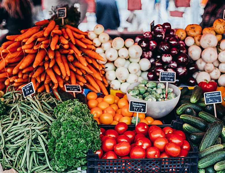 Come aprire un banco di frutta e verdura al mercato