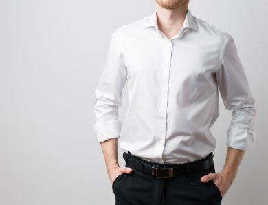 Camicie bianche ingiallite: i migliori trucchi per sbiancarle
